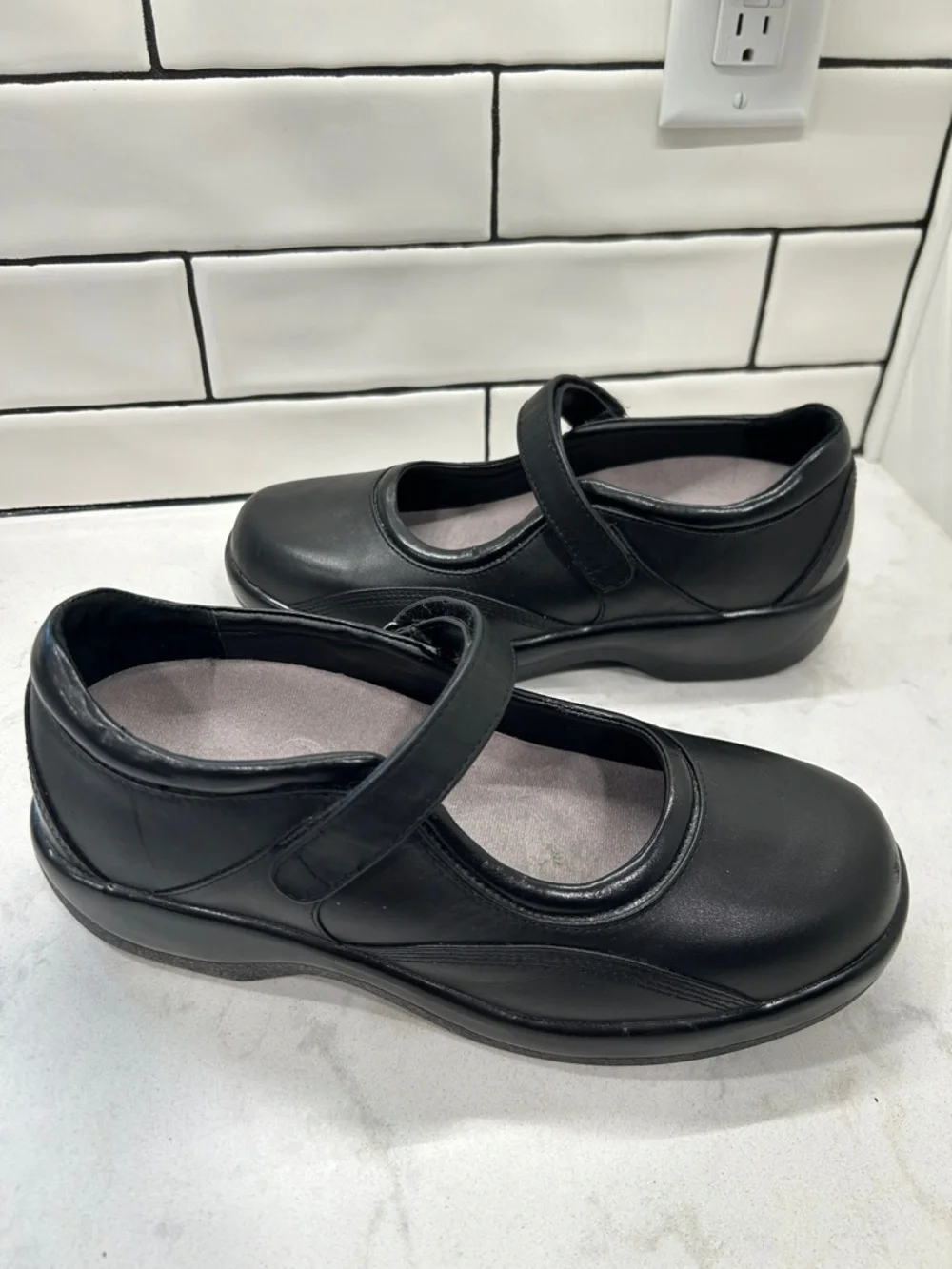 APEX WOMEN'S BIOMECHANICAL MARY JANE‎ 9.5 Wide